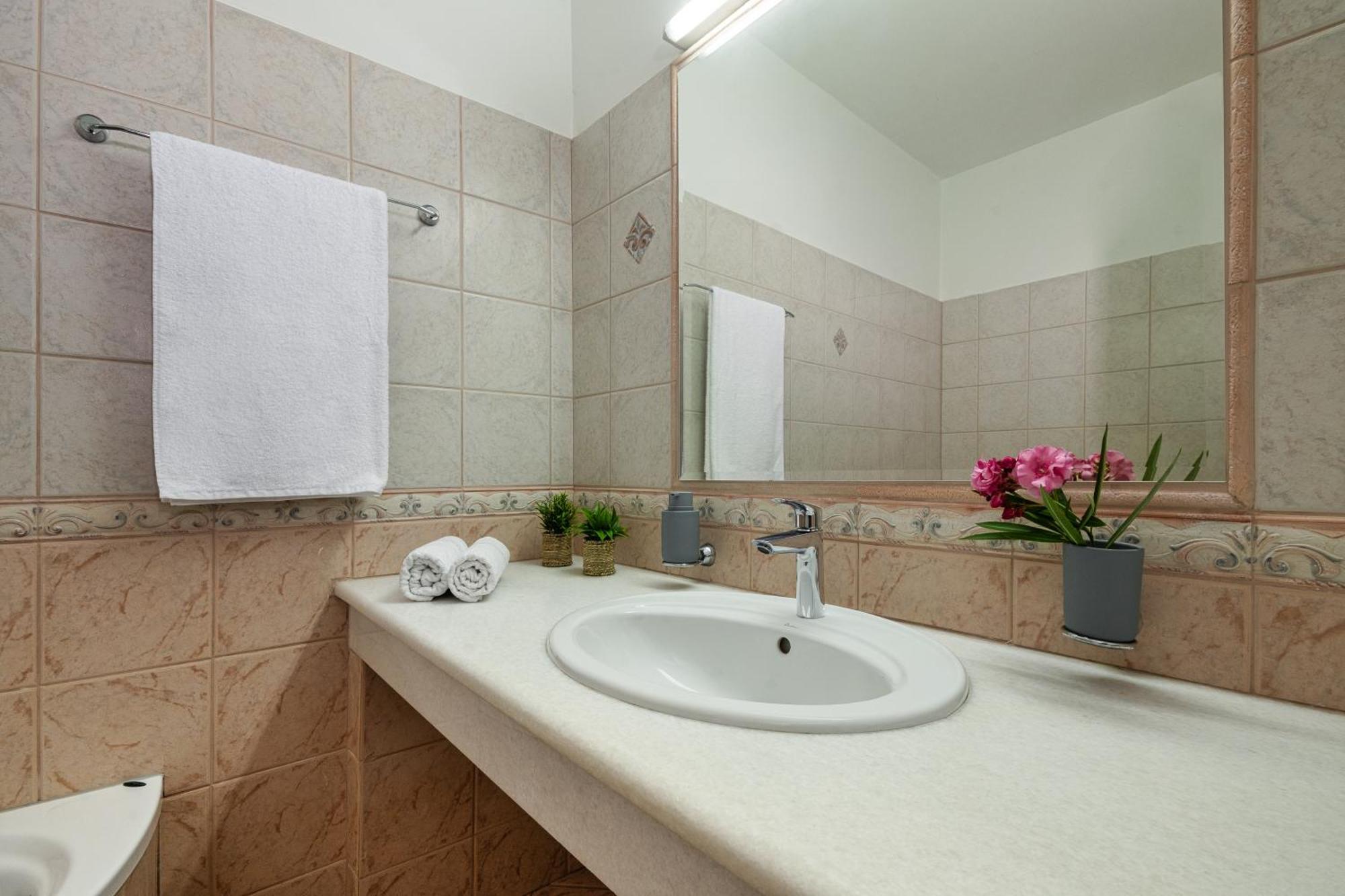 Villa Mariani II - In Lothiarika, Newly Renovated June 2024, Private Pool, Lindos 10 Min, Beach 120M Lardos Esterno foto